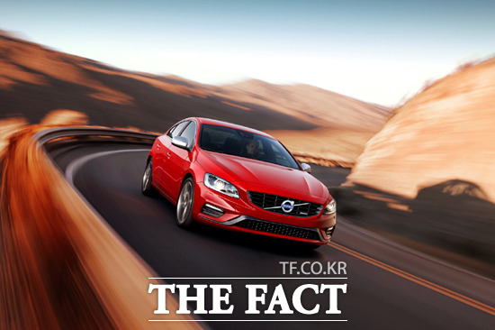 볼보 S60 T6 R디자인 출시 볼보자동차코리아는 13일 S60 T6 R디자인을 출시한다고 밝혔다. / 볼보 제공