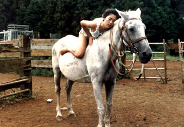 김부선, 젊은 시절 섹시미 물씬. 김부선이 라디오스타에서 화려한 입담을 뽐낸 가운데 김부선의 1980년대 영화 스틸이 눈길을 끌고 있다. / 애마부인3 스틸