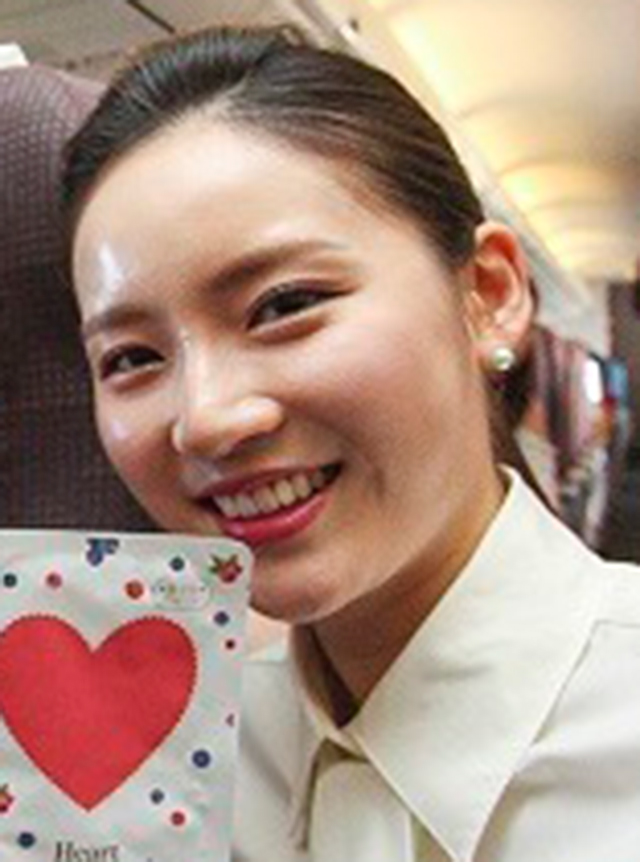 진에어 채용, 미모도 기준? 진에어 채용에 관심이 뜨겁다. 진에어 승무원이 되려면 예뻐야 할까?/진에어 제공