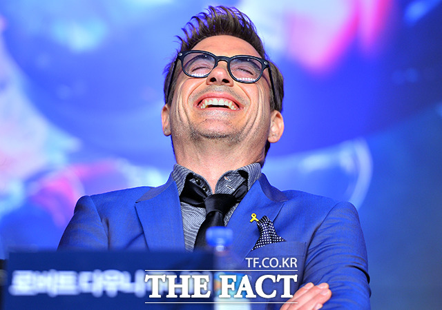 어벤져스2, 흥행 느낌있어, 꺄르르 꺄르르 할리우드 배우 로버트 다우니 주니어가 17일 오전 서울 영등포구 여의도 콘래드호텔에서 열린 어벤져스:에이지 오브 울트론 내한 기자회견에 참석해 웃음을 터뜨리고 있다./김슬기 기자