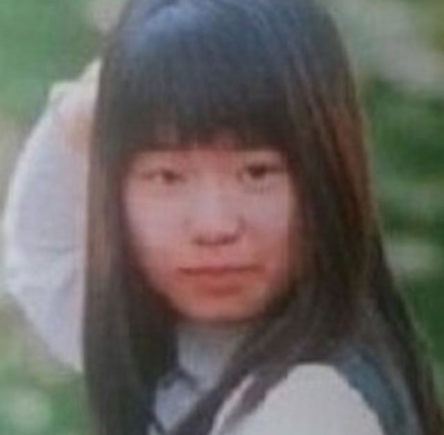 임지연, 졸업 사진 공개. 임지연의 졸업 사진이 공개돼 누리꾼들의 시선을 사로잡았다. 임지연의 졸업 사진이 공개되면서 임지연의 성형 논란이 뜨겁게 번졌다./온라인커뮤니티