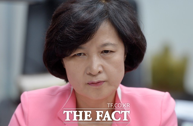 추미애 조선일보, 진실은? 추미애 새정치민주연합 최고위원이 조선일보의 보도에 성완종 장부와 관련이 있는 것처럼 보도했다며 모든 법적인 조치를 취할 것이라고 밝혔다. /문병희 기자