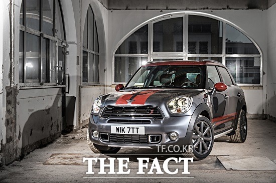 MINI, 상하이 모터쇼서 뉴 MINI 컨트리맨 에디션 아시아프리미어 공개  MINI가 오는 22일부터 29일까지 열리는 제16회 상하이 모터쇼에서 다이내믹한 드라이빙의 즐거움과 개성 있는 디자인, 프리미엄 품질을 갖춘 뉴 MINI 컨트리맨 에디션을 아시아 최초로 공개한다고 17일 밝혔다. / MINI 제공