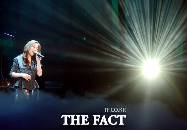 나는가수다3 박정현 천일동안 가수 박정현이 2013년 조용필 19집 헬로 쇼케이스에서 무대를 펼치고 있다./ 더팩트DB