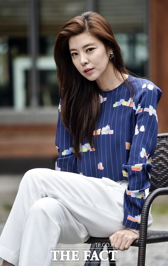 지난 2004년 하류인생으로 임권택 감독과 인연을 맺은 배우 김규리. 그는 12년 만인 지난해, 임 감독과 화장으로 다시 한번 호흡했다./최진석 기자