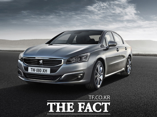 푸조, 이반 피셔에 뉴 푸조 508 지원 푸조의 한국 공식 수입원인 한불모터스는 내한하는 세계쩍인 지휘자 이반 피셔에게 뉴 푸조 508을 지원한다고 20일 밝혔다. / 푸조 제공