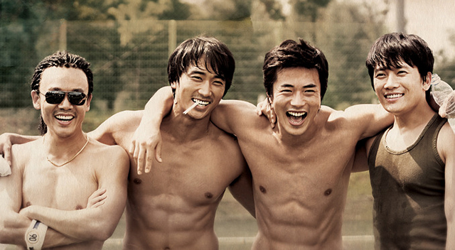 송승헌 권상우, 복근의 정석. 송승헌(왼쪽에서 두 번째)과 권상우(왼쪽에서 세 번째)의 명품 근육에서 누리꾼들은 눈을 떼지 못했다. 송승헌 권상우의 복근은 명품이다./영화 숙명 스틸