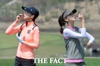 [TF포토] 골프장에서도 즐기는 '홍삼정 에브리타임 롱기스트'