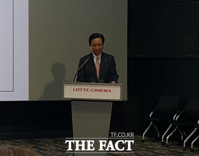 노병용 롯데물산 대표 제2롯데월드 안전합니다! 노병용 대표가 수족관·영화관 현장 설명회에 앞서 인사를 하고 있다. /잠실=변동진 기자