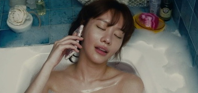 김아중. 김아중이 영화에서 신음 소리를 냈다. 김아중은 나의 PS 파트너에서 열연을 펼쳤다. / 영화 나의 PS 파트너 캡처