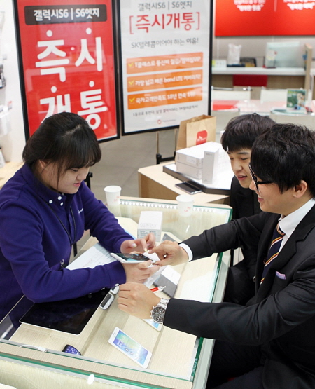 SK텔레콤 시장 점유률 50% 이하 28일 미래창조과학부가 발표한 무선통신서비스 현황 결과 SK텔레콤의 시장 점유율은 과반에 미달한 것으로 나타났다./ SK텔레콤 제공