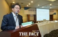 [TF포토] '인터넷신문 산업증진 촉진' 발제하는 이민영 교수