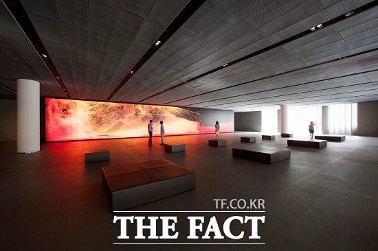 현대차그룹은 공모 받은 작품 가운데 세 명의 작가를 1차로 선정해 작품 제작비를 각 3000만 원씩 지원하고 심사를 거쳐 대상 1명에게 5000만 원의 상금을 수여할 예정이다.