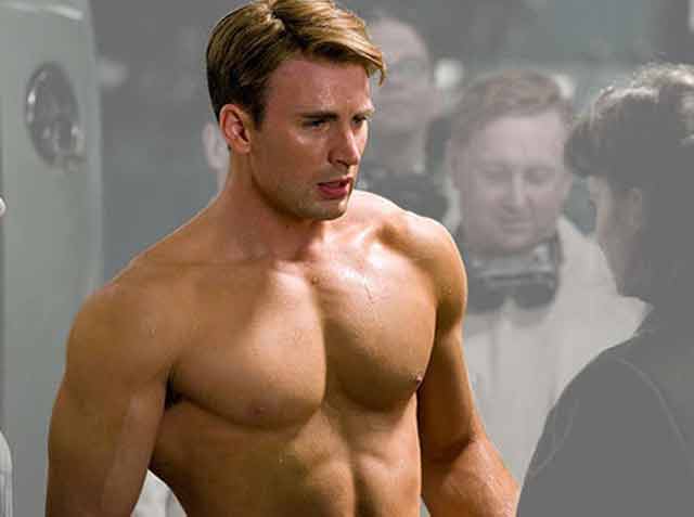 캡틴아메리카 퍼스트 어벤져 크리스 에반스 몸매. 할리우드 배우 크리스 에반스의 몸매가 관심을 받고 있다.  / 온라인 커뮤니티