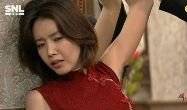 채정안 겨드랑이털 노출. 채정안이 겨드랑이털을 노출해 충격을 안겼다./ tvN SNL 코리아6 캡처