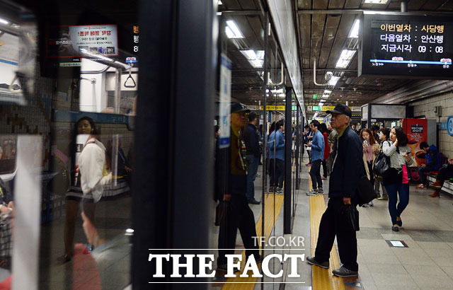 3호선 고장. 지하철 3호선이 고장나 출근길 시민들이 불편을 겪고 있다.(사진은 내용과 관련없음) /이새롬 기자