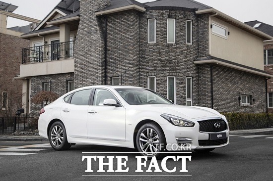 인피니티, 가정의 달 맞아 무이자 할부 이벤트 시행 인피니티가 5월 가정의 달을 맞아 할부 혜택 등 특별 이벤트 프로모션을 시행한다고 8일 밝혔다. 뉴 Q70 / 인피티니 제공