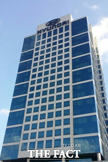 현대차, 네팔 재난복구 30만 달러 성금 지원 현대자동차는 강진으로 큰 피해를 입은 네팔의 재난 복구 및 재해민 구호를 위해 성금 30만 달러를 지원하기로 했다고 8일 밝혔다. / 더팩트 DB