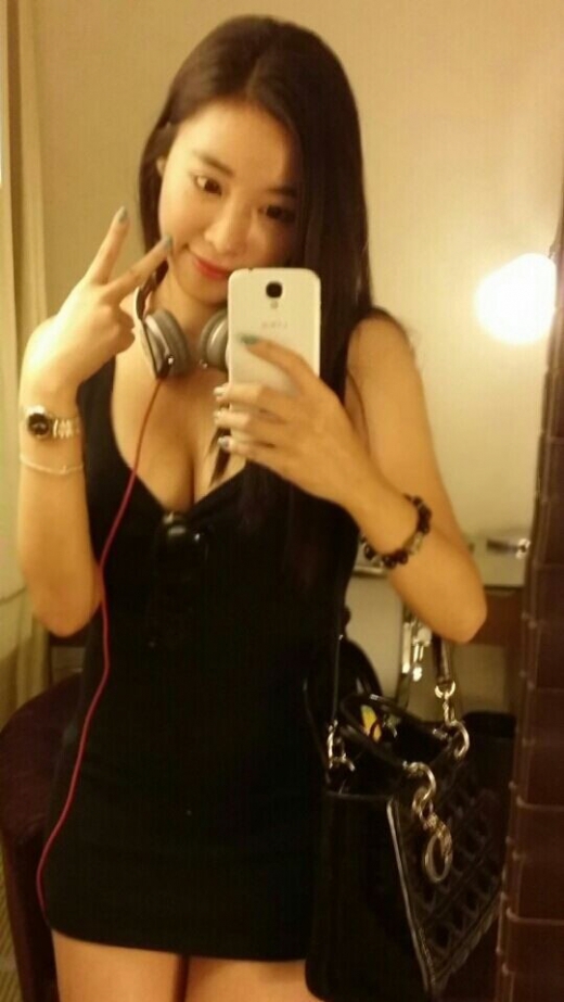 서지수 터질듯한 볼륨감 프로게이머 서지수가 공개한 사진이 눈길을 끈다. / 온라인 커뮤니티