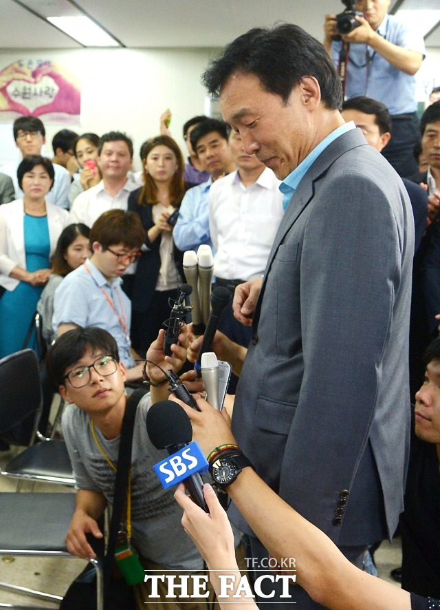 손학규 정계활동 준비하나! 새정치민주연합 상임고문이 종로구로 이사하면서 관심이 쏠리고 있다. /더팩트 DB