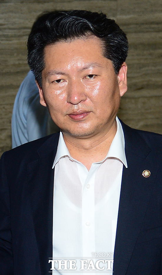 여야 가리지 않는 독설의 황태자 정청래 의원. 홍준표 저격수로 알려진 정청래 새정치민주연합의원이 같은 야당 주승용 최고위원에게도 독설을 한 것으로 알려졌다. /더팩트 DB