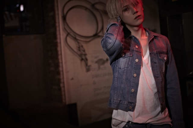 은근히 묻어나는 섹시미.  장현승이 솔로로 나와 니가 처음이야 활동을 펼치고 있다. /큐브 제공