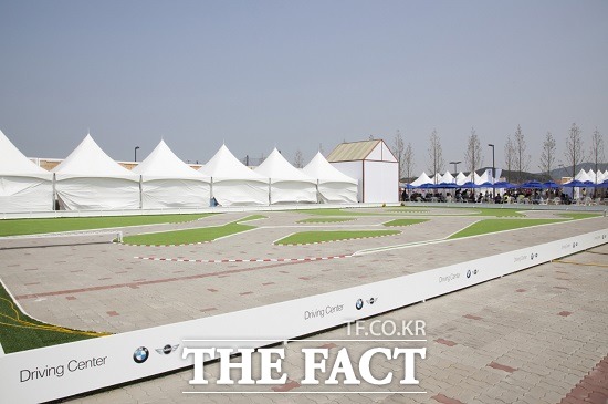 BMW 코리아, 드라이빙 센터서 다양한 이벤트 진행 BMW 코리아는 5월 가정의 달을 기념해 인천 영종도에 있는 자동차 복합 문화 공간인 BMW 드라이빙 센터에서 다채로운 이벤트를 시행한다고 11일 밝혔다./BMS 코리아 제공