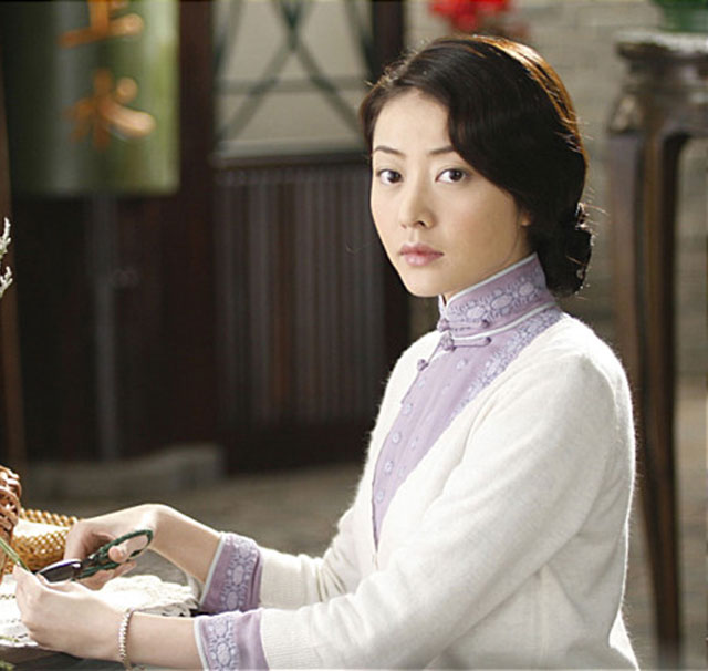 슝다이린, 엽문으로 얼굴 알려. 슝다이린은 엽문의 아내로 알려진 미모의 배우다./엽문 스틸