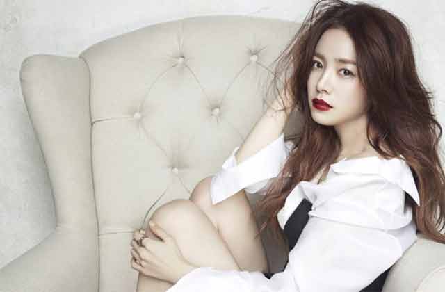 한지민 여신의 변신. 배우 한지민의 색다른 화보 사진이 눈길을 끈다. /코스모폴리탄