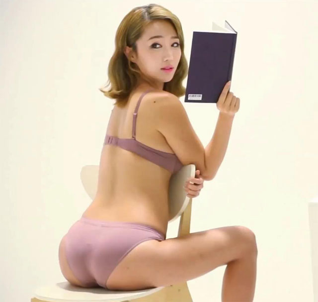 리그오브레전드 인벤 롤 인벤 섹시녀 대체 누구야? 리그오브레전드 인벤 롤 인벤 뒤태녀의 정체가 밝혀졌다./ 리그오브레전드 인벤 롤 인벤. 맥심 코리아 제공