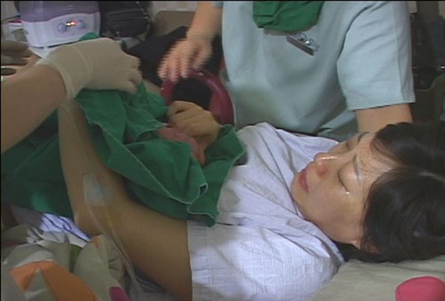 허수경, 출산 현장. 허수경은 가장 아름다운 고통을 선택했다./KBS 인간극장 캡처