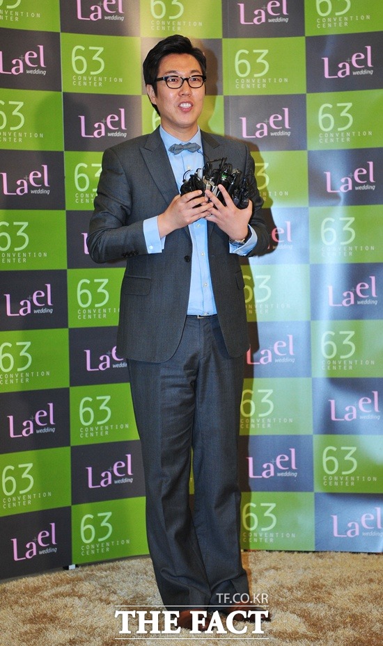 김영철, 연애 폭로에 당황. 김영철이 방송에서 게이설과 아나운서와의 만남에 대해 적극적으로 해명했다. /더팩트 DB