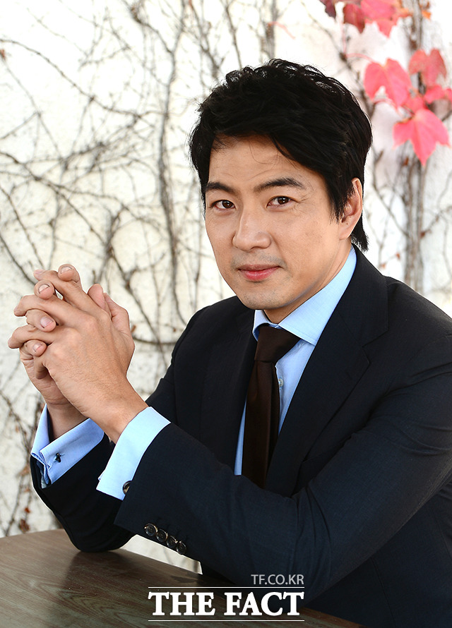 정승연 판사, 송일국에게 어떤 아내?. 정승연 판사와 송일국의 러브 스토리가 관심을 받고 있다./더팩트DB