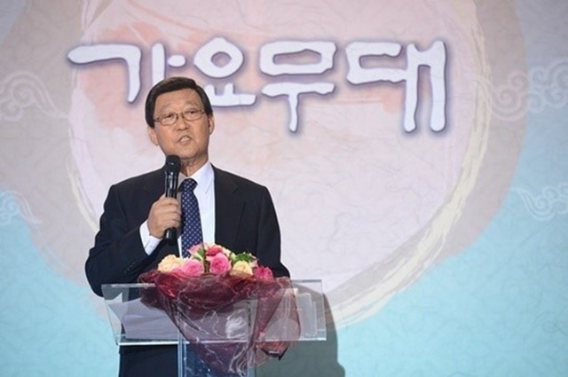 가요무대 시청률 고공행진. KBS1 가요무대가 두 자릿수 시청률을 기록하며 같은 시간대 방송한 월화 드라마를 모두 꺾었다. /KBS1 가요무대 방송화면 캡처