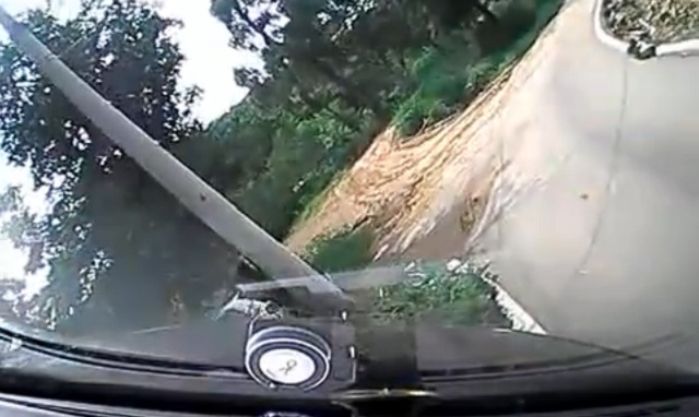 어떡해 최근 유튜브에 브레이크와 액셀러레이터를 헷갈려 차량이 전복된 영상이 올라와 눈길을 끌고 있다./유튜브 YB Yoo 영상 화면 갈무리