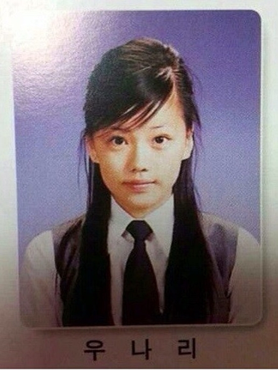 우나리 졸업 사진 화제. 러시아로 귀화한 쇼트트랙스피드스케이팅 선수 안현수 아내 우나리의 졸업 사진이 다시금 네티즌의 주목을 받았다. /온라인커뮤니티