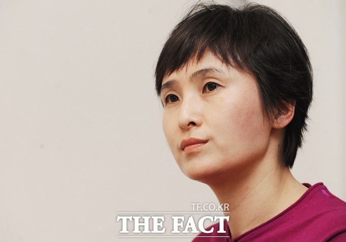 신정아 복귀. 신정아가 조영남 전시회 기획자로 복귀 소식을 전했다. / 더팩트DB