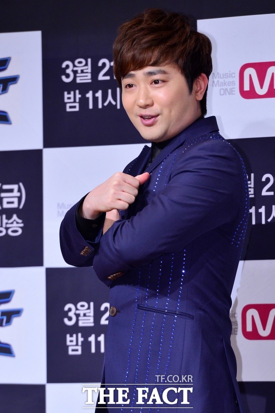 박현빈 막내 고충 토로. 가수 박현빈이 9년간 막내였다고 말하며 설움을 폭발했다. / 더팩트DB