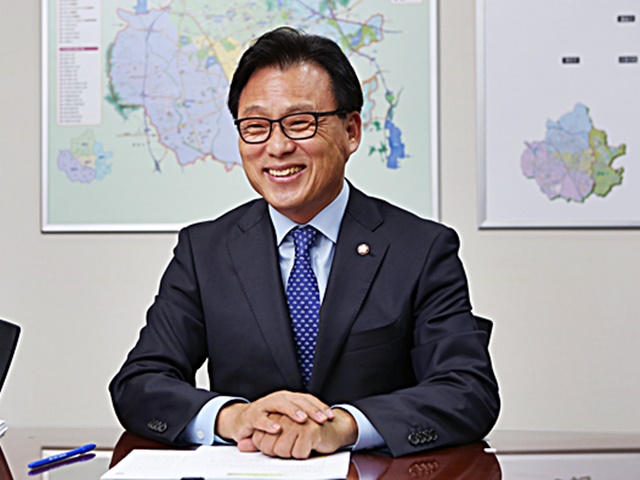 난임휴가 세트법이란? 박 의원은 난임휴가법은 난임 환자가 연 90일 이내로 난임휴가를 신청할 수 있고 필요에 따라 나눠 사용하거나 의사의 진단에 따라 30일까지 기간을 연장할 수 있는 것을 골자로 한다고 설명했다./박광온 의원실 제공