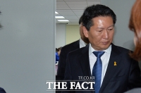 [TF포토] 정청래 최고위원, '굳은 표정'