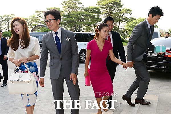 부부의 날 의미, 사랑이 중요! 부부의 날을 맞이해 연예계 대표 잉꼬부부가 주목받고 있다. / 더팩트DB