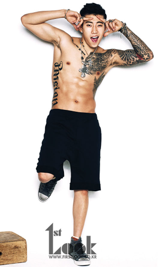 박재범 환상 근육. 가수 박재범이 화보에서 완벽한 복근을 공개해 주목을 받고 있다. / 퍼스트룩 제공