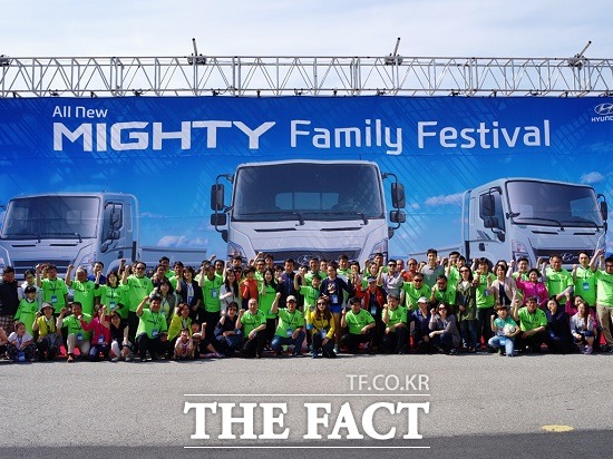 현대차, 신형 올 뉴 마이티 계약 고객 초청 이벤트 시행 현대자동차가 22일 올 뉴 마이티 계약 고객을 대상으로 고객 감사 이벤트인 올 뉴 마이티 패밀리 페스티벌을 진행한다고 밝혔다. / 현대자동차 제공