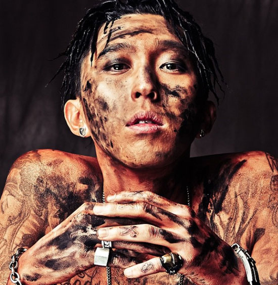 슬리피 B컷. 진짜사나이 슬리피가 만신창이가 된 가운데 그의 먹칠 화보도 눈길을 끌고 있다.  /슬리피 SNS