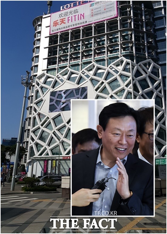 롯데는 동대문 피트인을 면세점 부지로 결정했다. 외부로 나가지 않고 지하철에서 내려 바로 쇼핑몰로 들어갈 수 있다는 게 가장 큰 장점이다.