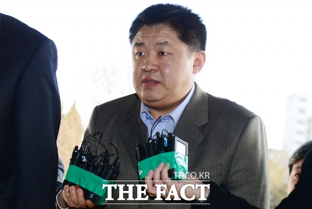 소환되는 강동희 감독 강동희 전 감독이 지난 2013년 3월 11일 영장실질심사를 위해 의정부지검에 들어서고 있다. / 이새롬 기자