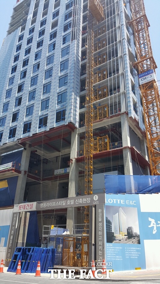 농협은행(노무라이회사모부동산투자신탁3호)은 지난 2013년 7월부터 지하 3층, 지상 19층, 연면적 1만4766.66㎡ 규모의 명동 라이프스타일 호텔을 새로 짓고 있다.