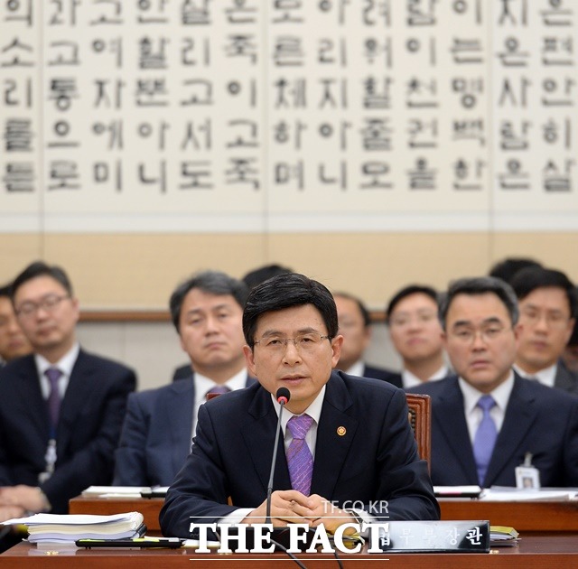 비정상의 정상화 새 국무총리 후보자에 황교안 전 법무부 장관이 지난 21일 내정됐다.  박근혜 대통령은 26일 오후 황교안 국무총리 후보자에 대한 임명동의안을 국회에 제출할 예정이다./임영무 기자