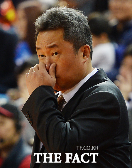 전창진 승 부조작, 프로농구 먹구름. 전장친 승부 조작 의혹에 과거 프로농구 승부 조작 사례가 주목 받고 있다. / 더팩트DB