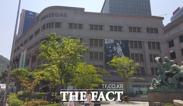 신세계그룹은 업(業)의 모태이자 1930년 세워진 국내 최초의 백화점 건물 명동 본점 명품관 전체를 서울 시내 면세점 후보지로 결정했다. /중구=변동진 기자